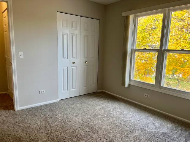 $2,400 | 240 Southwick Court, Unit 240, Vernon Hills, IL 60061