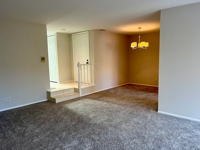 $2,400 | 240 Southwick Court, Unit 240, Vernon Hills, IL 60061