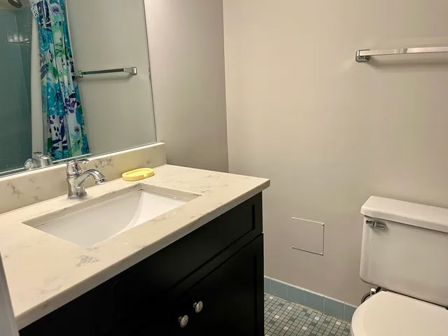 $2,400 | 240 Southwick Court, Unit 240, Vernon Hills, IL 60061