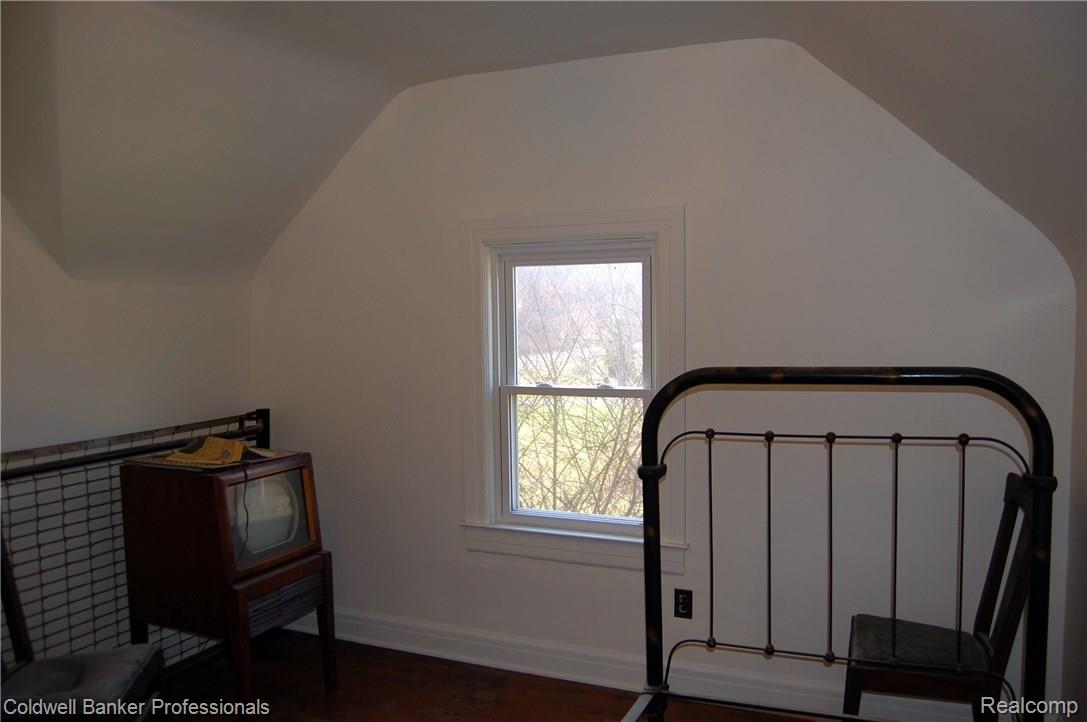 28734 West Road New Boston, MI 48164 - Photo 17 of 26 Bedroom 3