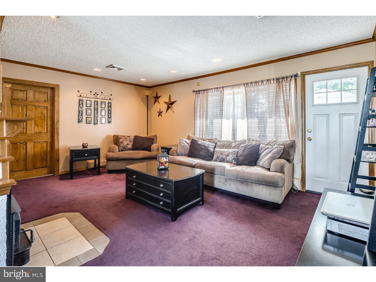 29 Goodturn Road Levittown, PA 19057 - Photo 3 of 21
