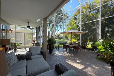 $949,900 | 313 10th Avenue East, Palmetto, FL 34221