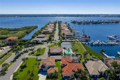 $925,000 | 313 10th Avenue East, Palmetto, FL 34221