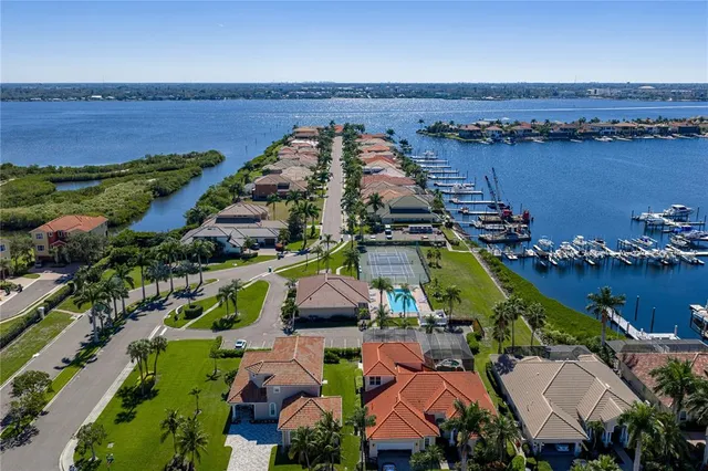 $949,900 | 313 10th Avenue East, Palmetto, FL 34221