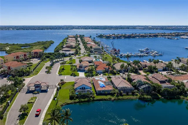 $949,900 | 313 10th Avenue East, Palmetto, FL 34221