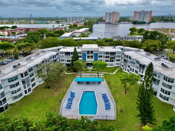 $2,200 | 1351 Northeast 191st Street, Unit E217, Miami, FL 33179