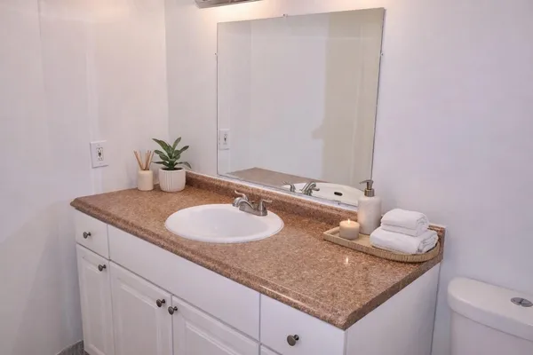 $2,200 | 1351 Northeast 191st Street, Unit E217, Miami, FL 33179