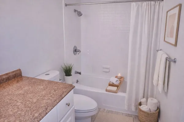 $2,200 | 1351 Northeast 191st Street, Unit E217, Miami, FL 33179