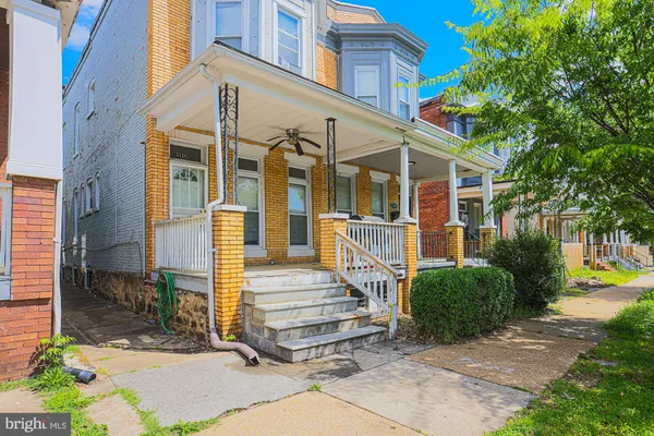 a view of a house with a yard and plants