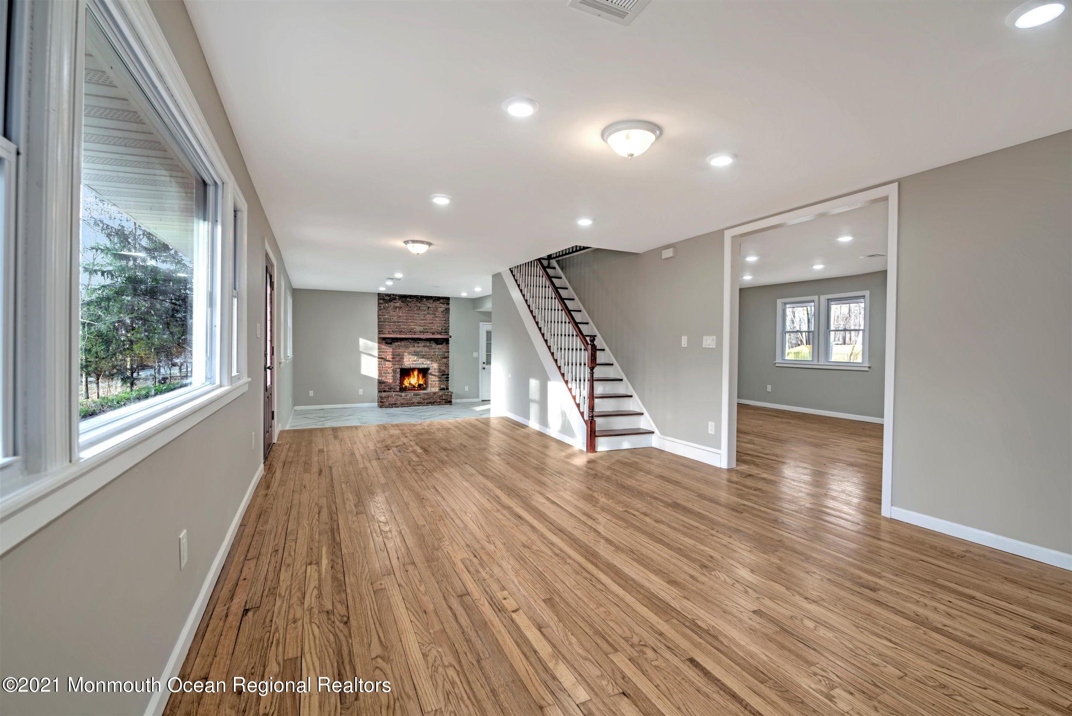 386 Millstone Road Clarksburg, NJ 08510 - Photo 3 of 25 05-LIVING ROOM