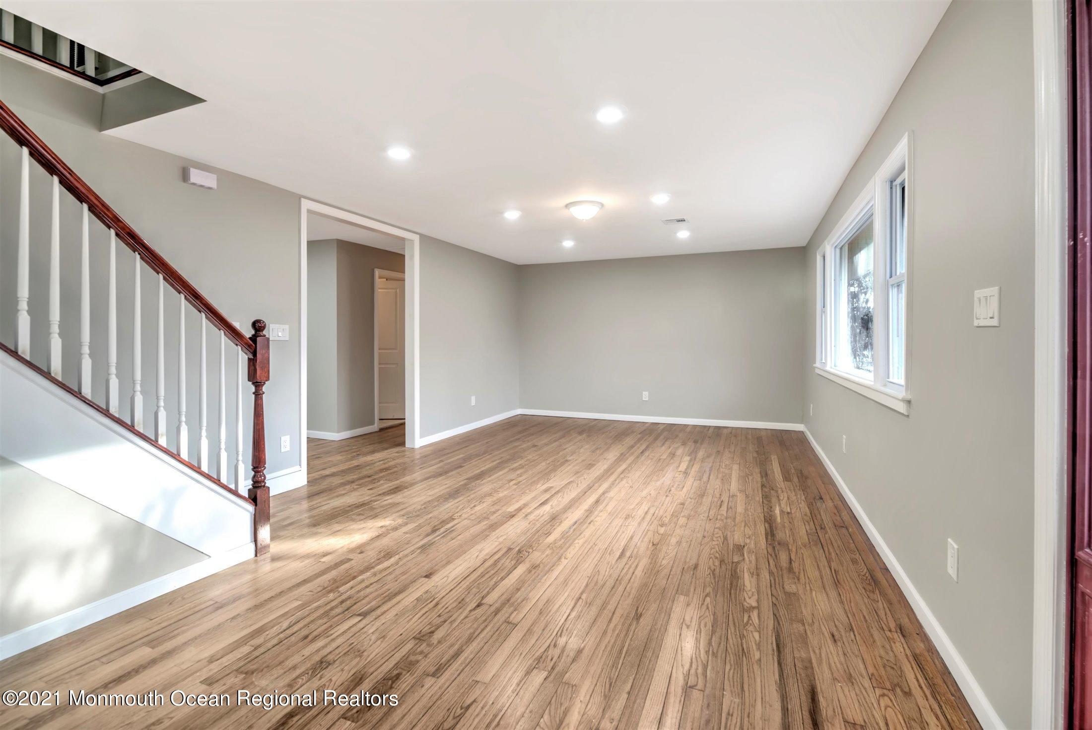 386 Millstone Road Clarksburg, NJ 08510 - Photo 4 of 25 06-LIVING ROOM