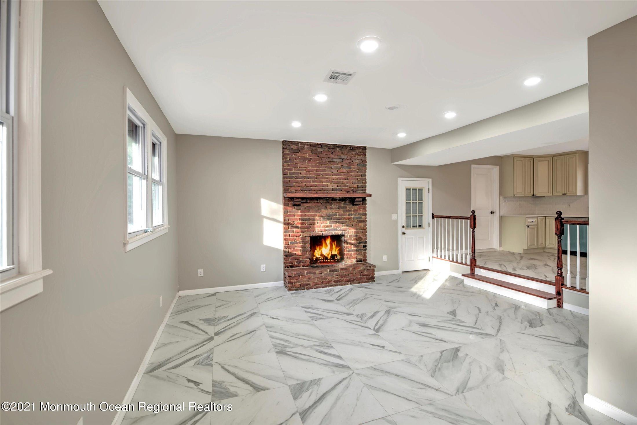 386 Millstone Road Clarksburg, NJ 08510 - Photo 5 of 25 08-DEN