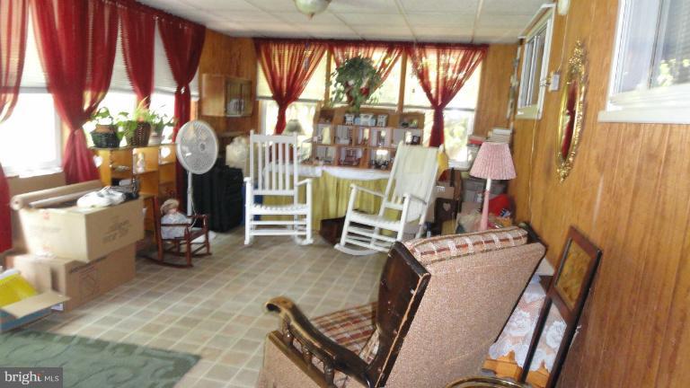 11302 Manse Road Hagerstown, MD 21740 - Photo 21 of 29 FLORIDA ROOM (18X11)