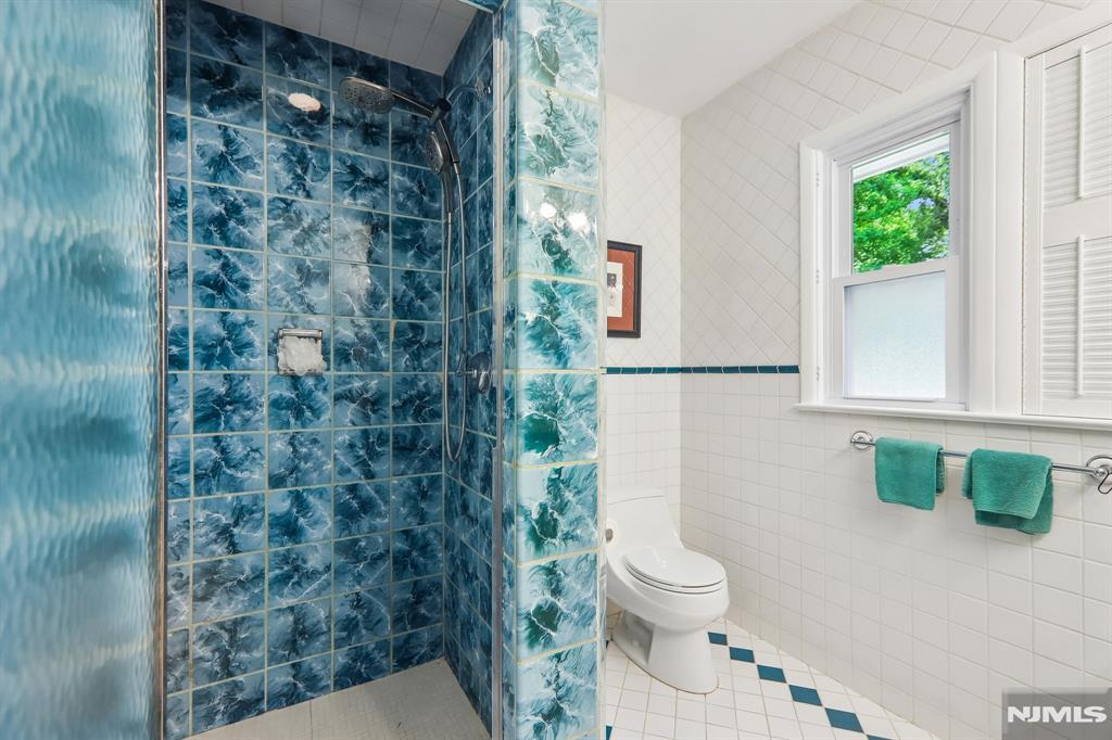 95 Yantacaw Brook Road Montclair, NJ 07043 - Photo 21 of 48