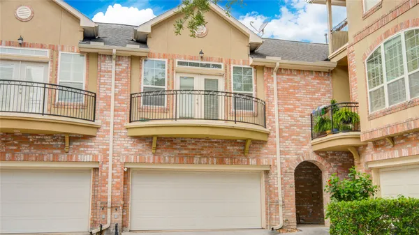 $2,600 | 44 Versante Court, Houston, TX 77070