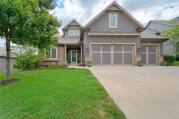 $725,000 | 9519 North Lane Avenue, Kansas City, MO 64157