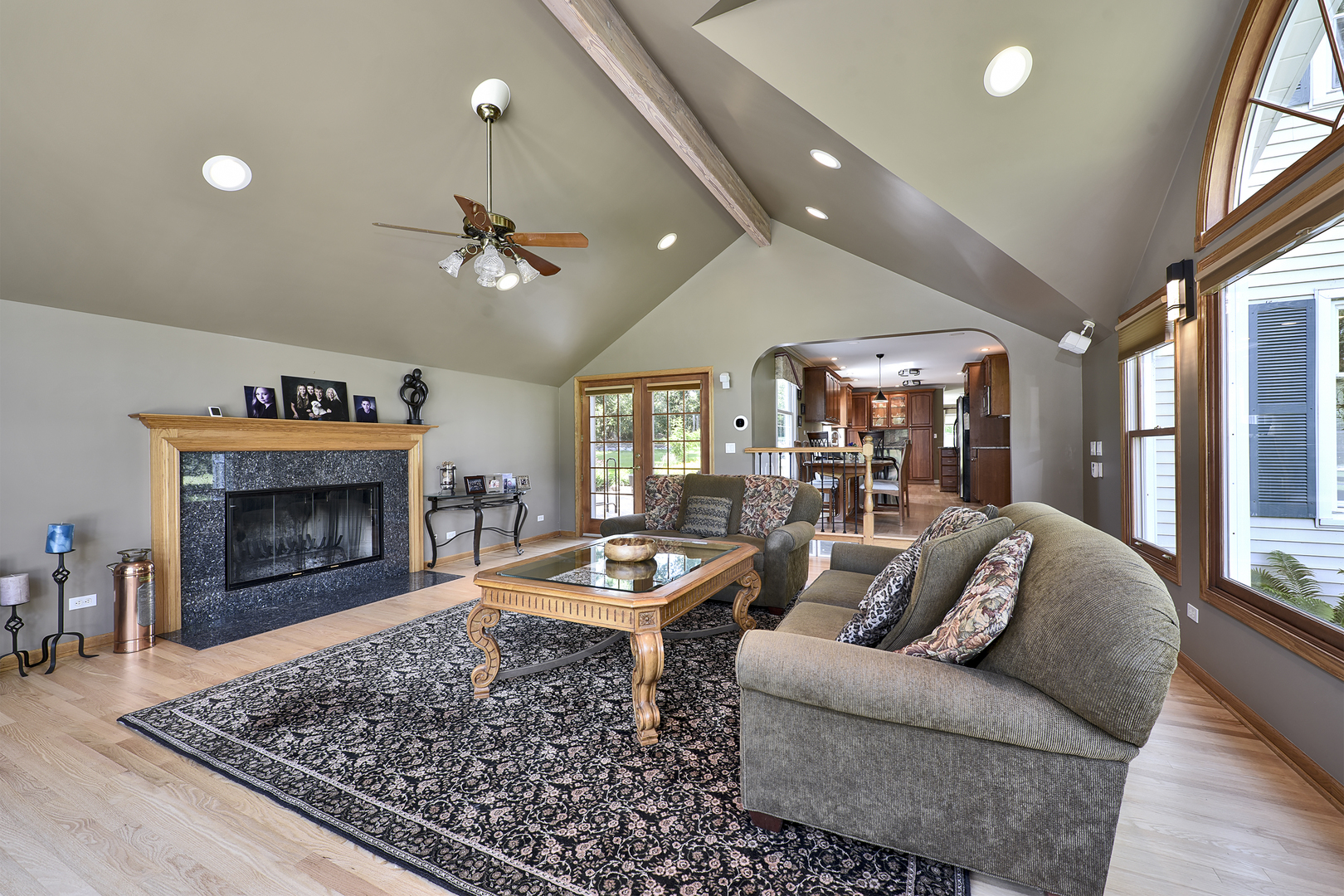 381 Grayfriars Lane Inverness, IL 60067 - Photo 6 of 37