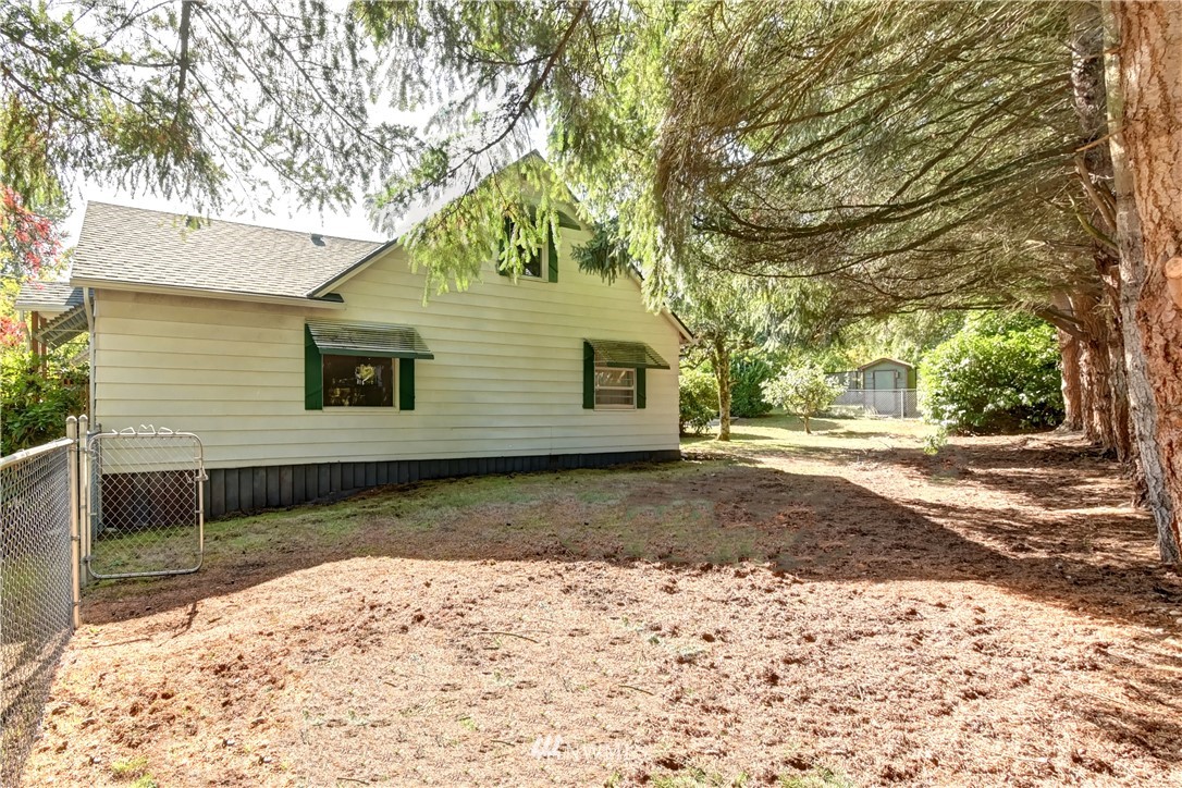 19722 13th Drive Southeast Bothell, WA 98012 - Photo 19 of 21 a view of a backyard of the house