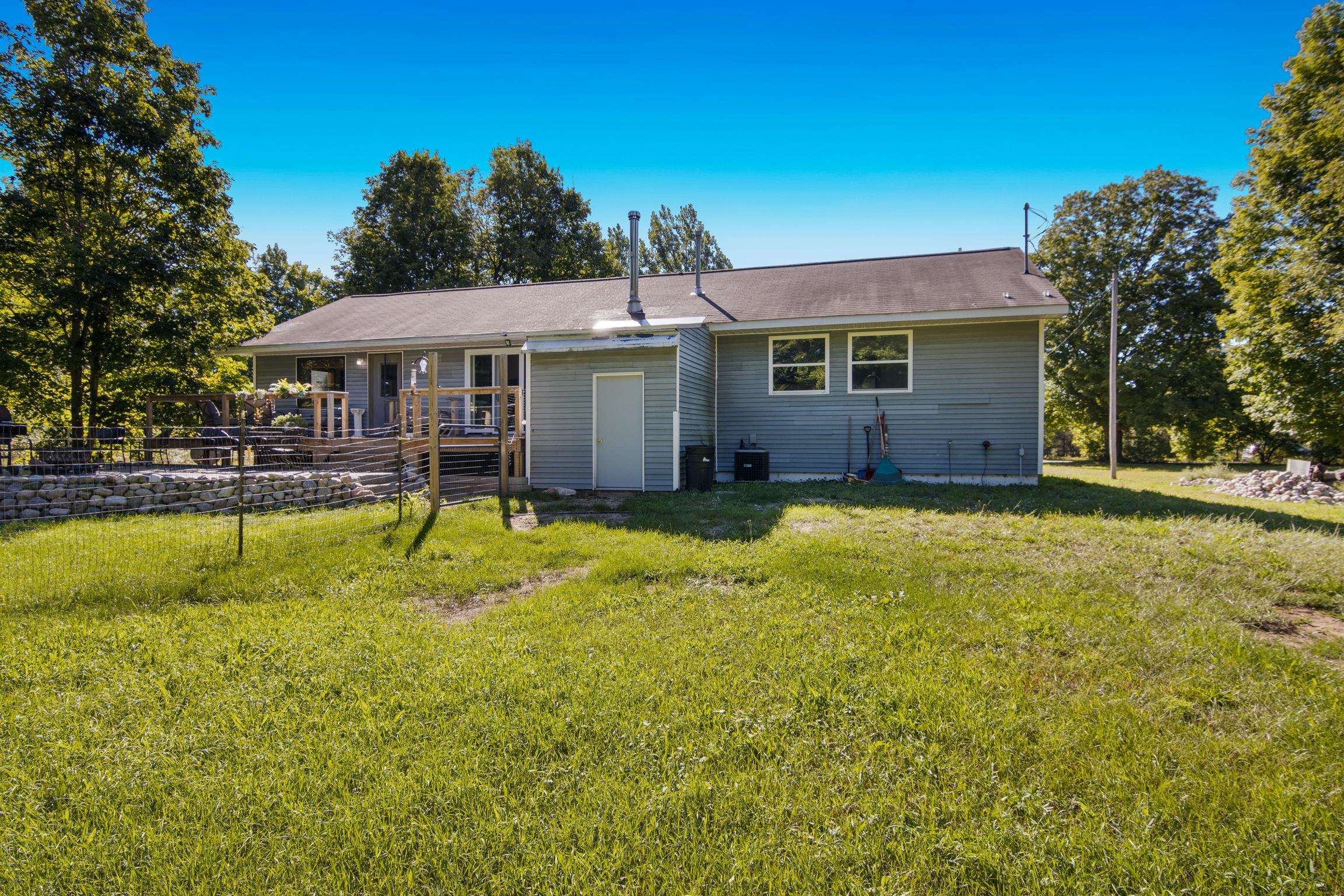 941 South Weldon Road Beulah, MI 49617 - Photo 29 of 34