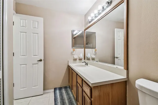 a car parked in front of a white house