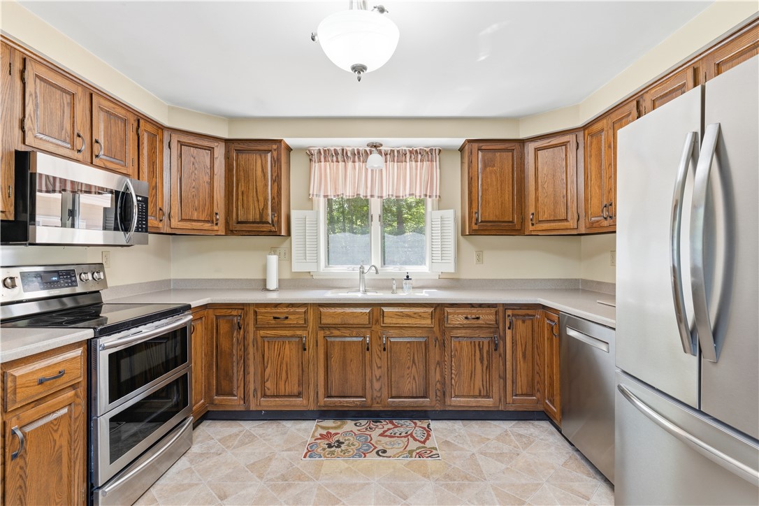 83 Stony Hollow Road Tiverton, RI 02878 - Photo 16 of 48