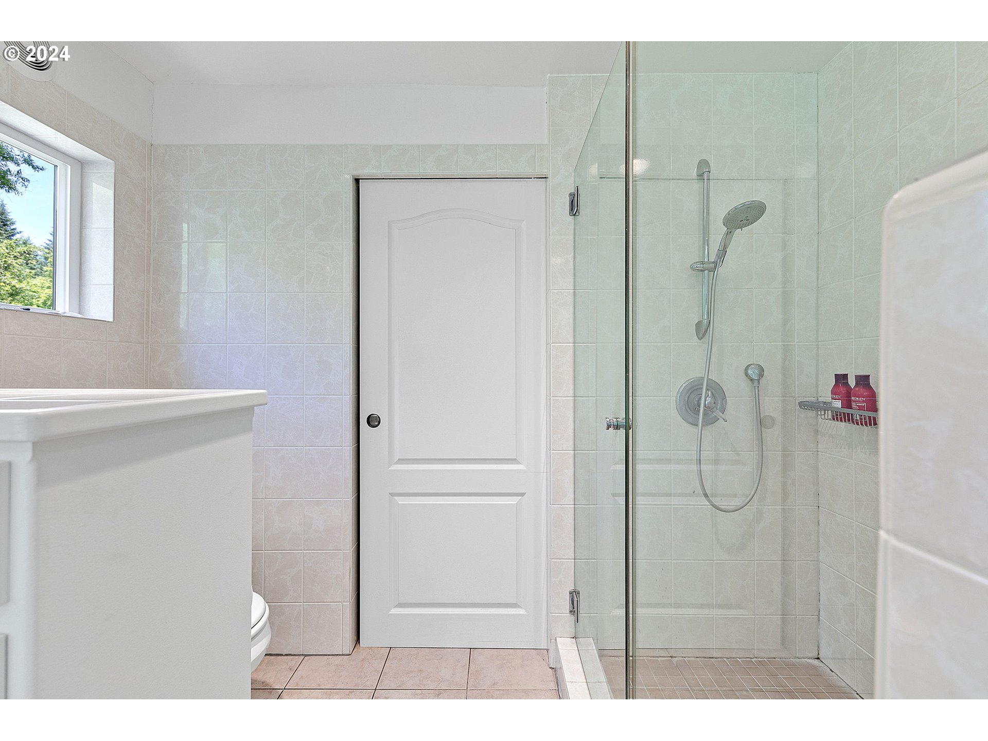 1610 Sand Creek Road Drain, OR 97435 - Photo 18 of 35 Bathroom