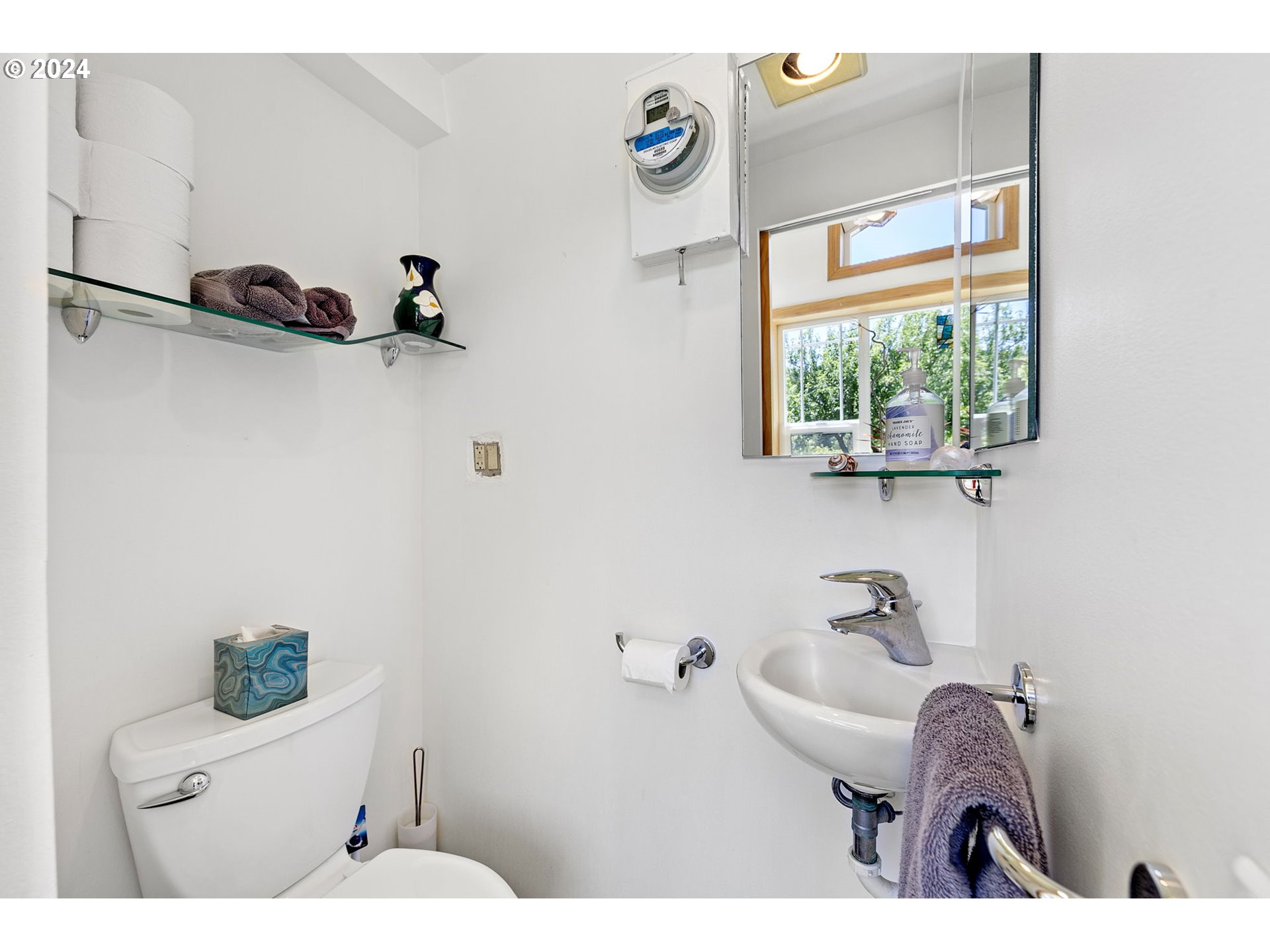 1610 Sand Creek Road Drain, OR 97435 - Photo 22 of 35 Bathroom