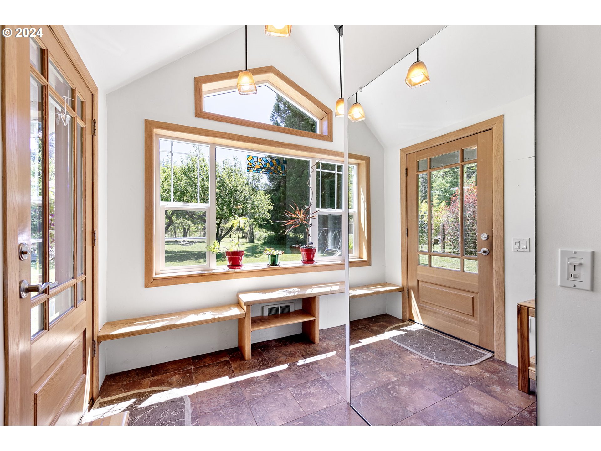 1610 Sand Creek Road Drain, OR 97435 - Photo 3 of 35 Entrance/Foyer