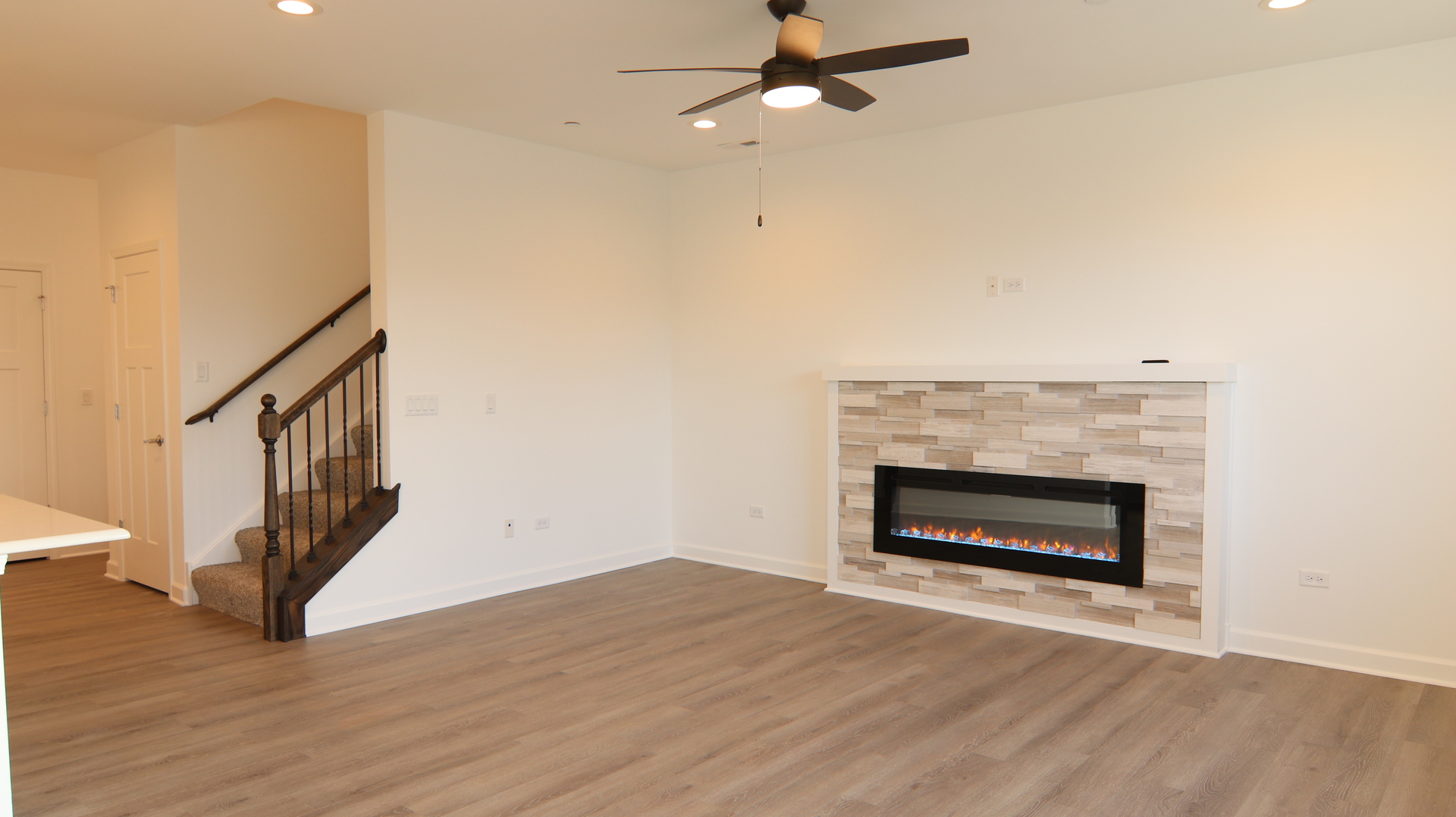 334 Masters Drive Addison, IL 60101 - Photo 5 of 32