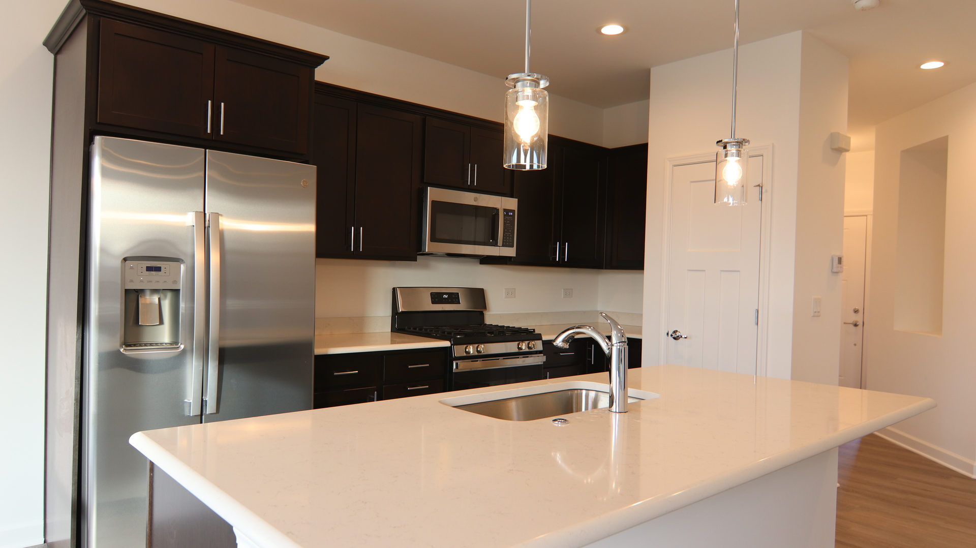 334 Masters Drive Addison, IL 60101 - Photo 6 of 32