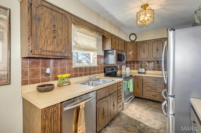 $650,000 | 2948 Erb Road, St. Louis, MO 63129