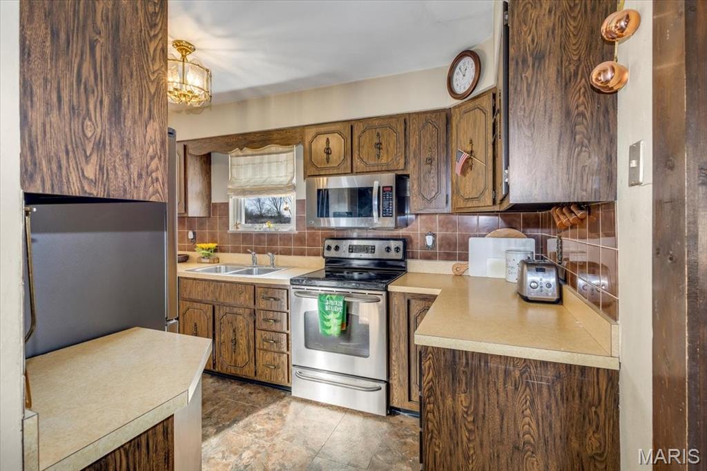 2948 Erb Road St. Louis, MO 63129 - Photo 13 of 43