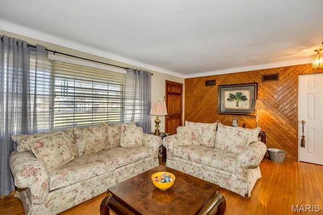 $650,000 | 2948 Erb Road, St. Louis, MO 63129