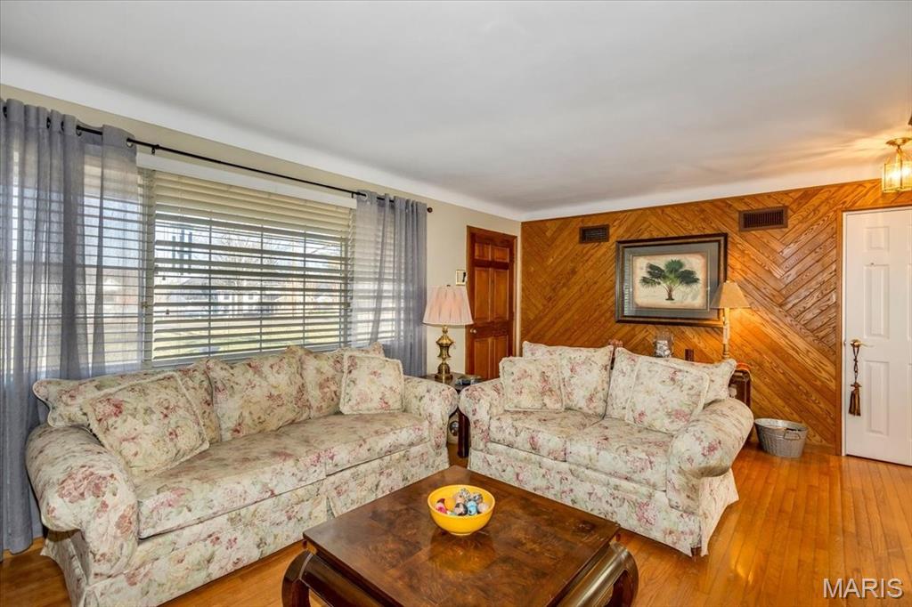 2948 Erb Road St. Louis, MO 63129 - Photo 6 of 43