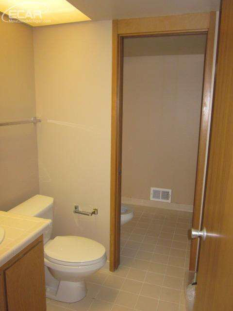 1501 Flushing Road Flushing, MI 48433 - Photo 37 of 40 20424586-36.JPG