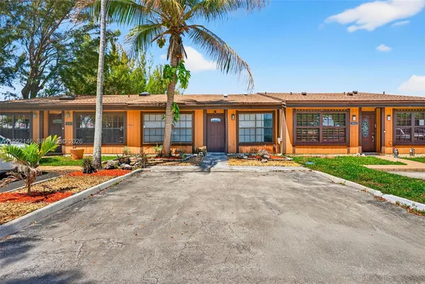 $2,800 | 10351 Juniper Court, Pembroke Pines, FL 33026