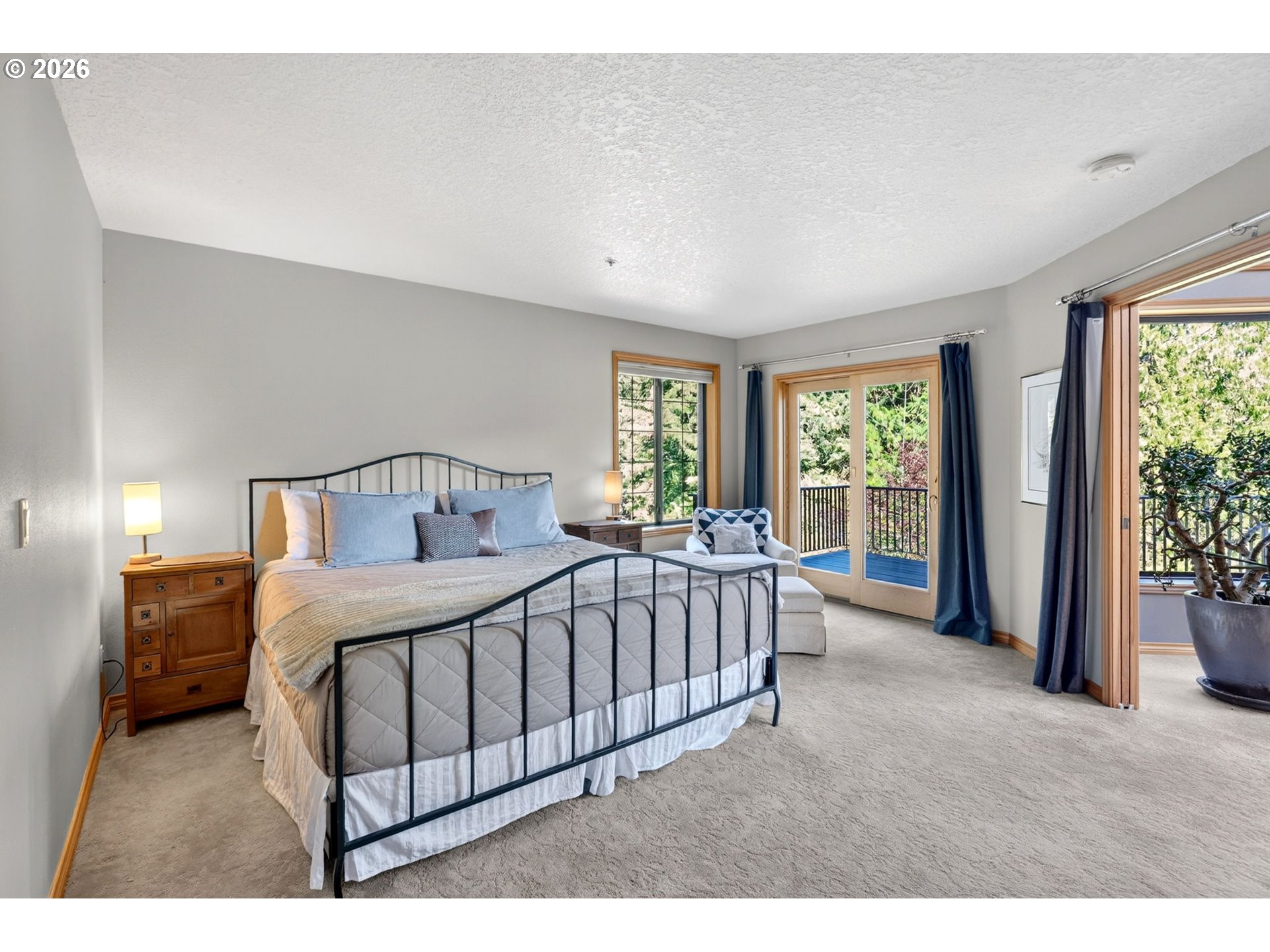 18685 East Aschoff Road Rhododendron, OR 97049 - Photo 15 of 48 a bedroom with a bed and a large window