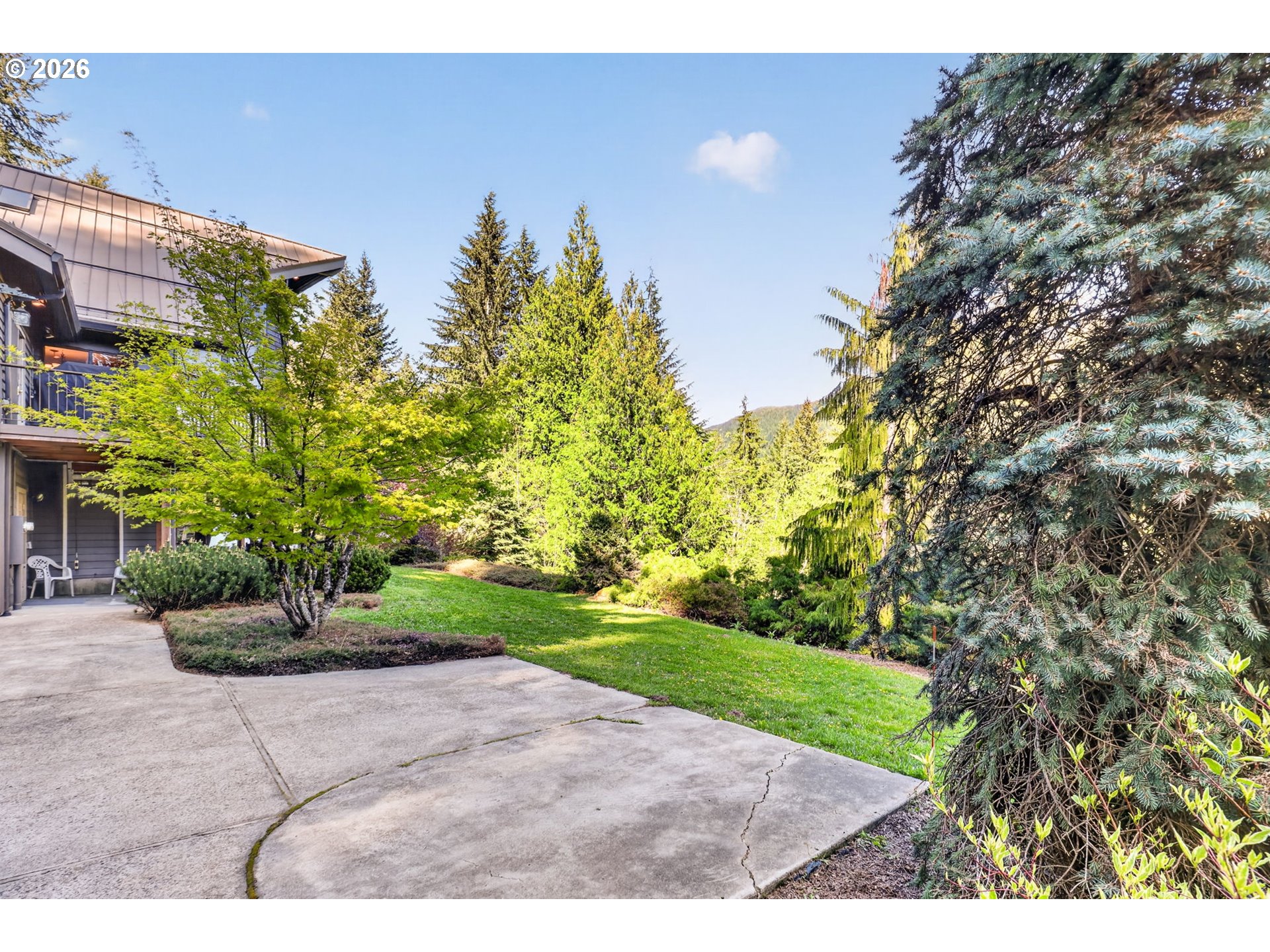18685 East Aschoff Road Rhododendron, OR 97049 - Photo 33 of 48 a view of a garden