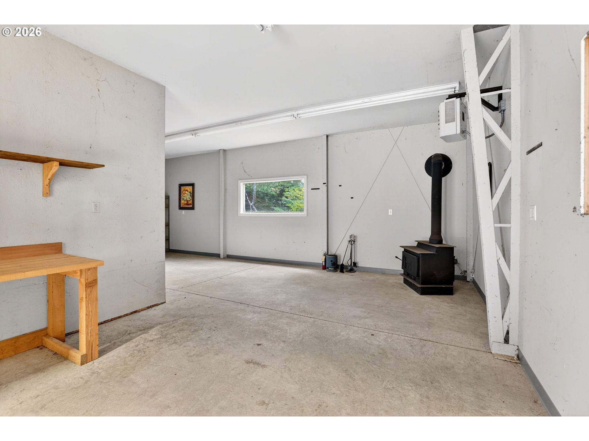 18685 East Aschoff Road Rhododendron, OR 97049 - Photo 44 of 48 a view of an empty room with windows