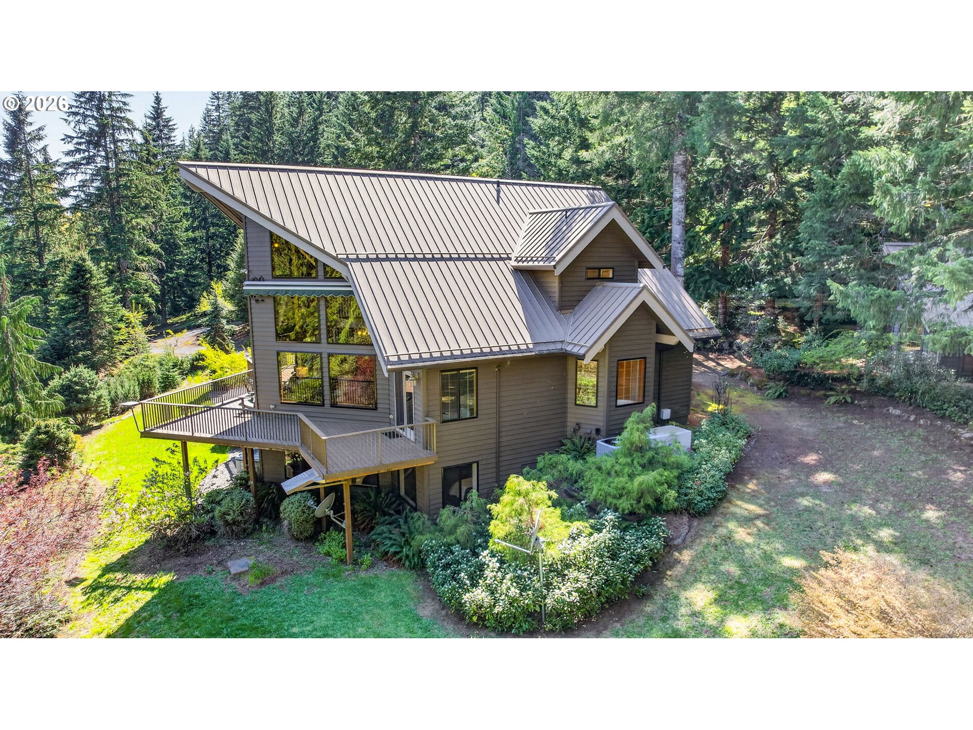 18685 East Aschoff Road Rhododendron, OR 97049 - Photo 47 of 48 a balcony with table and chairs