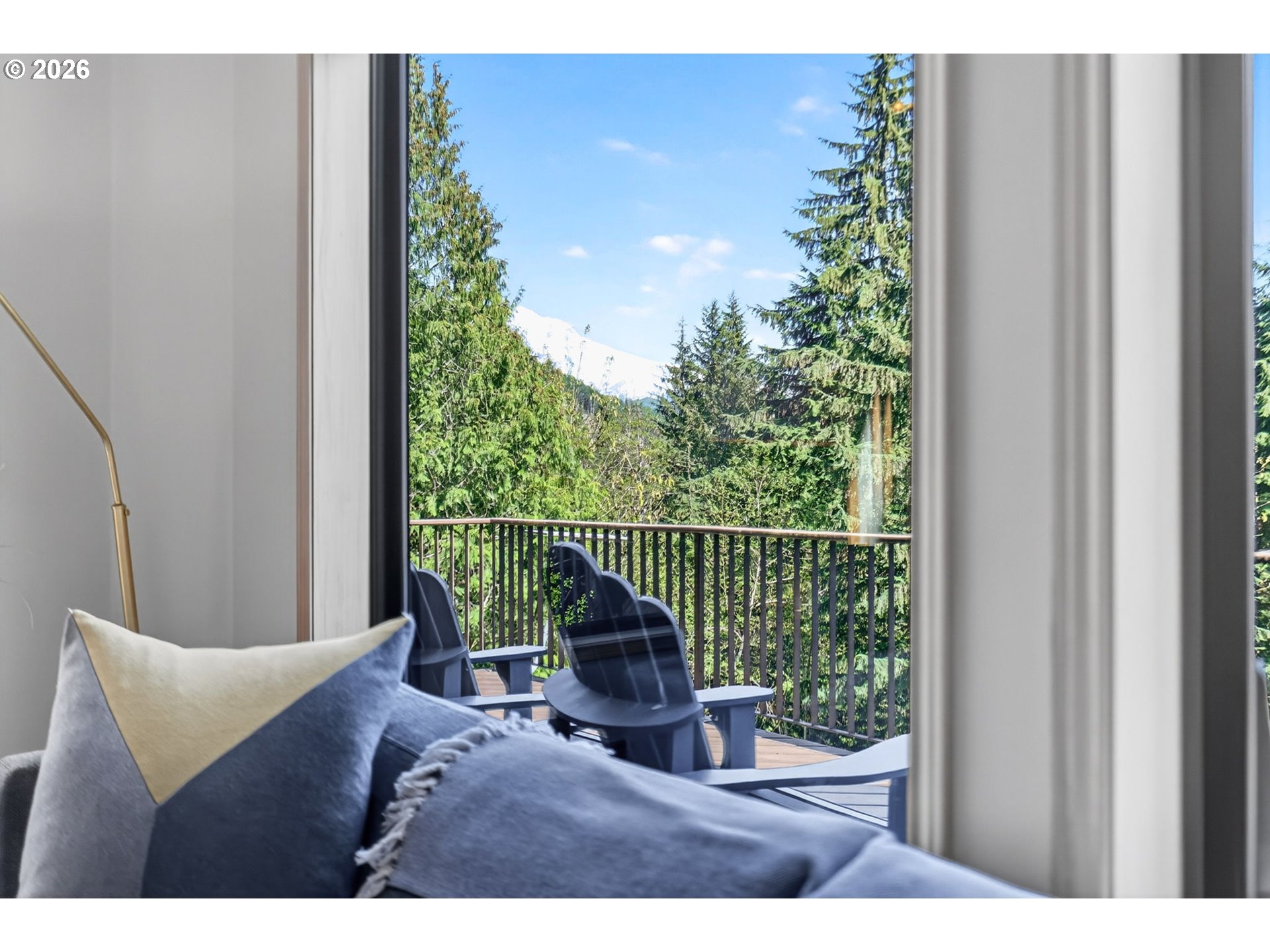 18685 East Aschoff Road Rhododendron, OR 97049 - Photo 6 of 48 a view of a chair and tables in the balcony