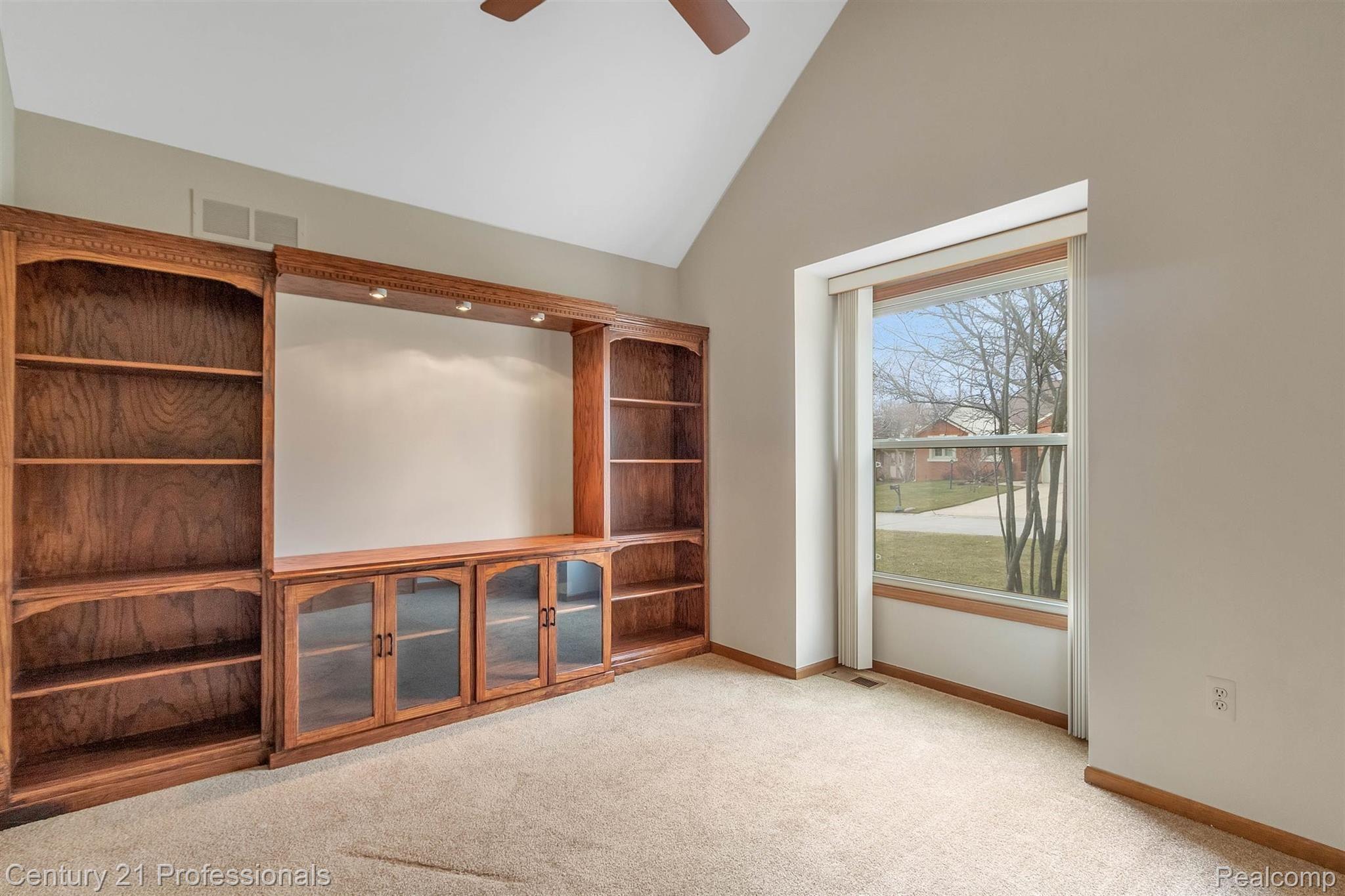1605 Crestline Lane Rochester, MI 48307 - Photo 10 of 43 13-1605 Crestline Ln-WindowStill-Real-Estate-Photography-13.jpg