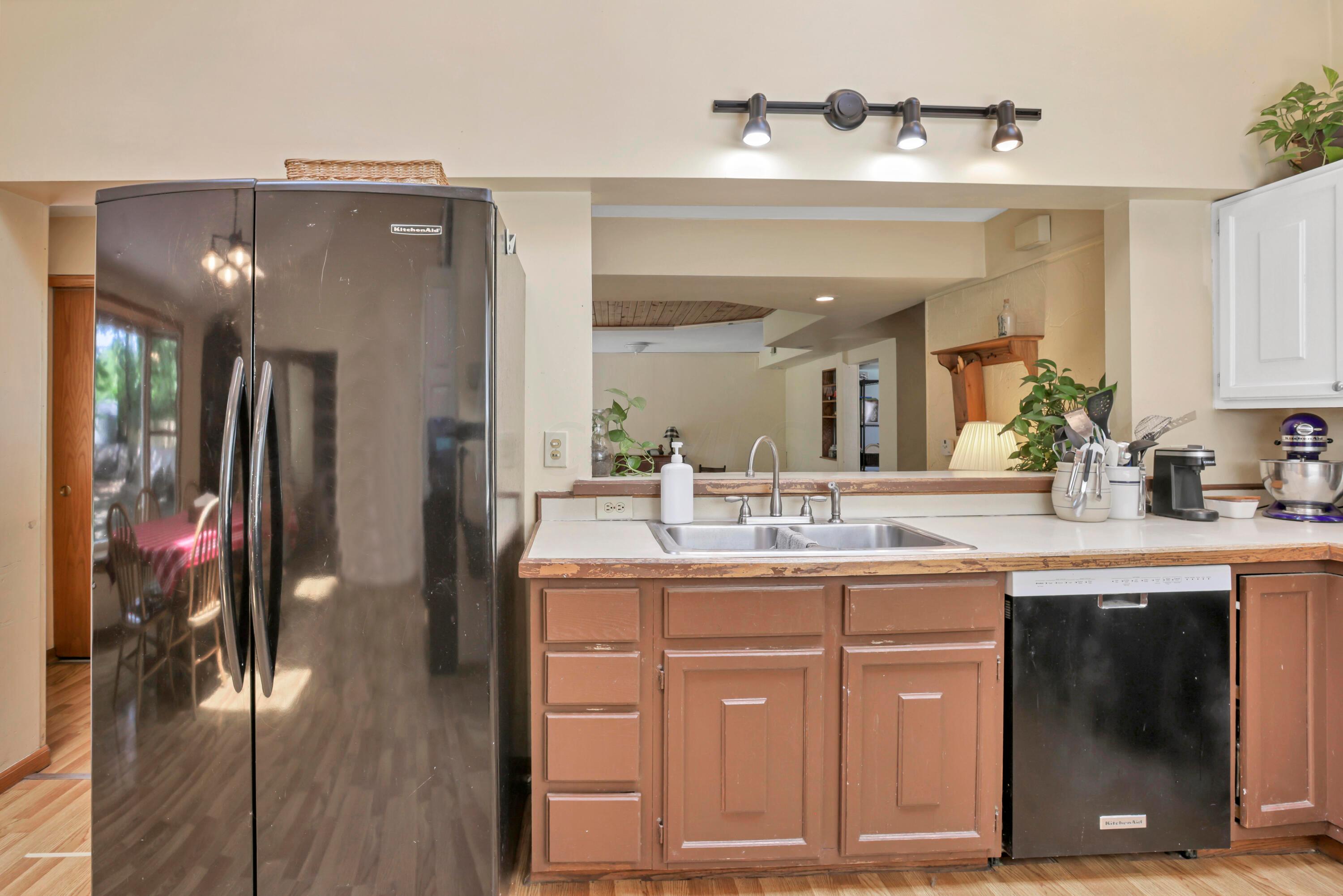 2751 Clifton Road Columbus, OH 43221 - Photo 23 of 62 Kitchen