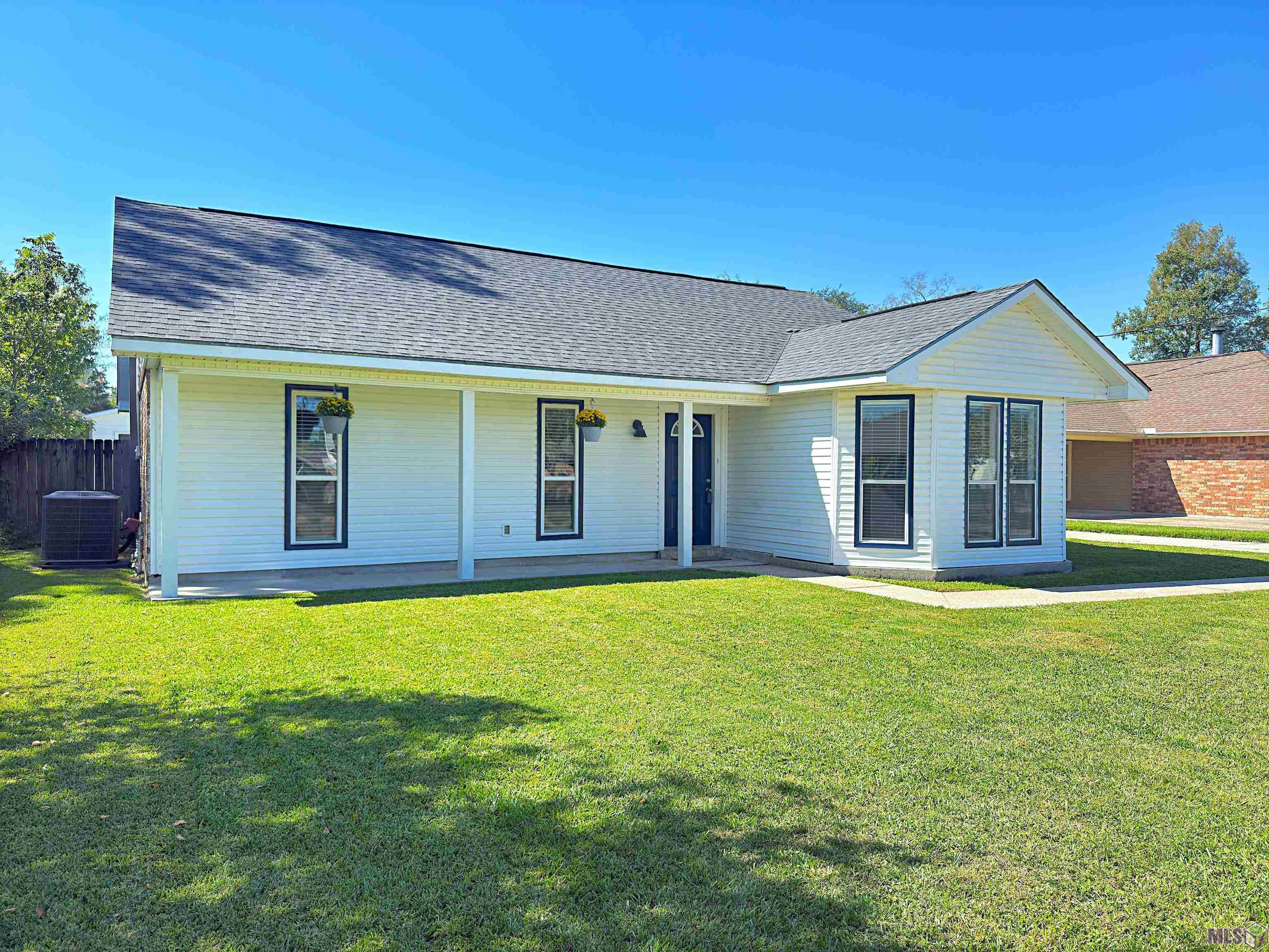 18527 Perkins Oak Road Prairieville, LA 70769 - Photo 2 of 25 Gallery Image 2