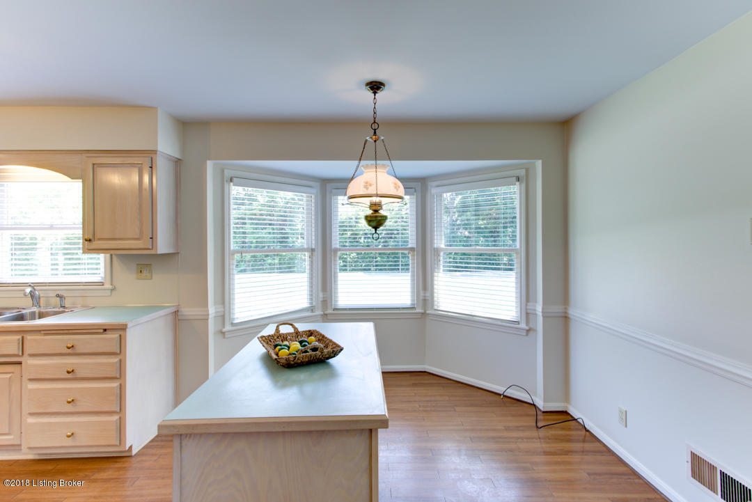 5914 Apache Road Louisville, KY 40207 - Photo 11 of 53 Lots of natural light with Bay window!