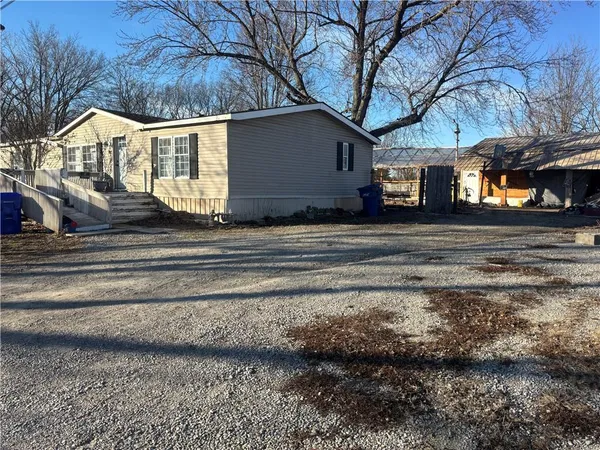 $140,000 | 210 South Walnut Street, Houstonia, MO 65333