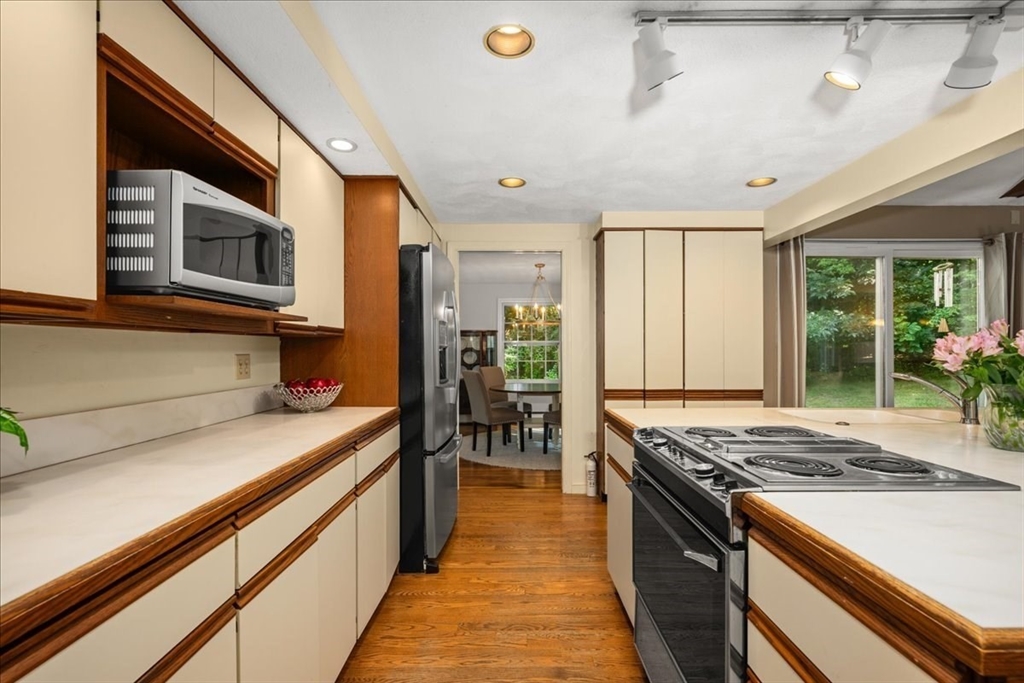 11 Hickory Road Southborough, MA 01772 - Photo 12 of 42