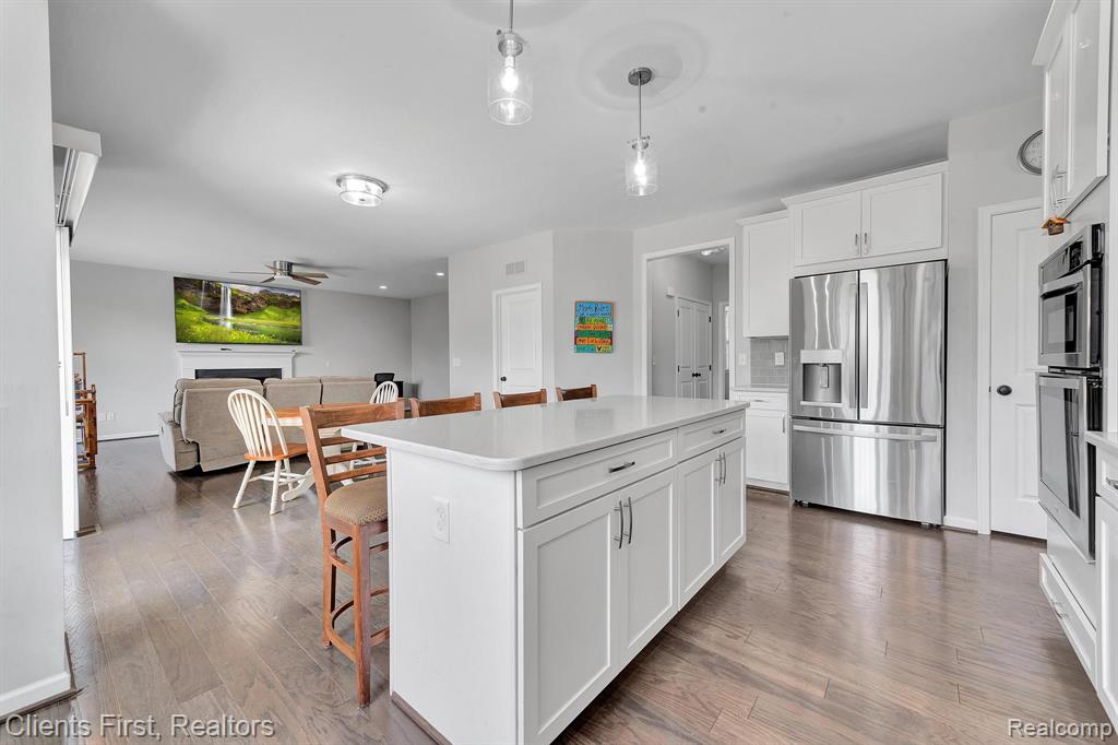 51214 Scarborough Road Canton, MI 48188 - Photo 8 of 40 Gallery Image 8