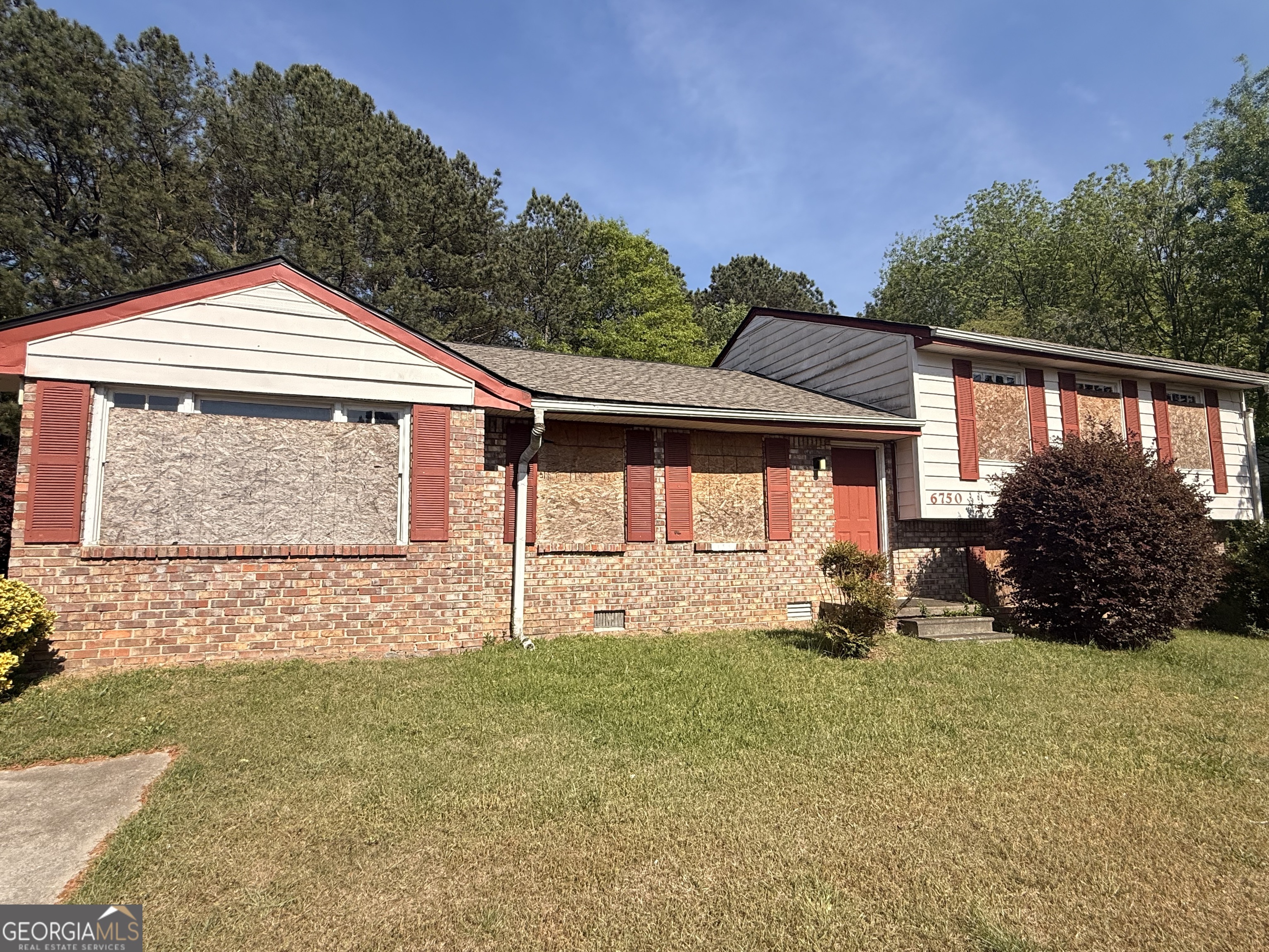 6750 Maddox Road Morrow, GA 30260 - Photo 1 of 11 a front view of a house with garden