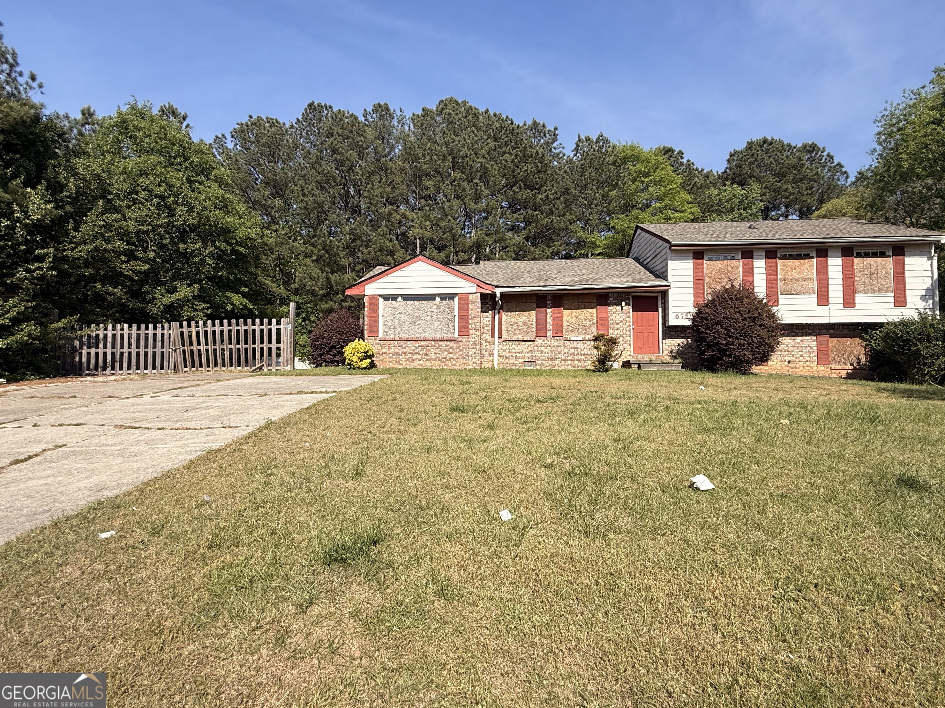 6750 Maddox Road Morrow, GA 30260 - Photo 3 of 11 a house view with a garden space